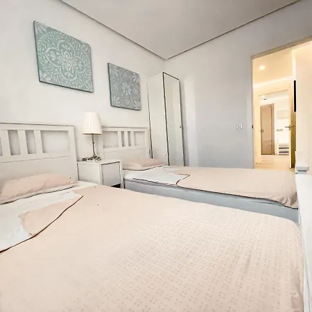 3-bed Flat, Ocean Garden, Heated Pool, Parking, Pp207