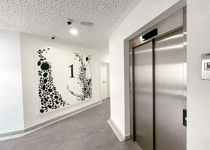 3-bed Flat, Ocean Garden, Heated Pool, Parking, Pp207