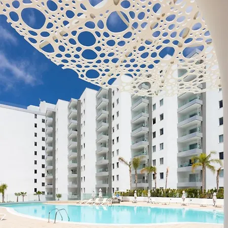 Apartment 3-bed Flat, Ocean Garden, Heated Pool Parking