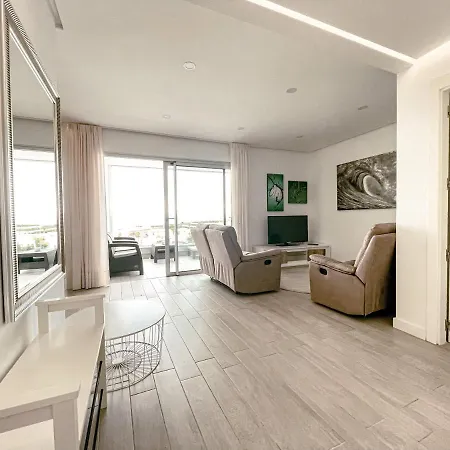 3-bed Flat, Ocean Garden, Heated Pool Parking Apartment *