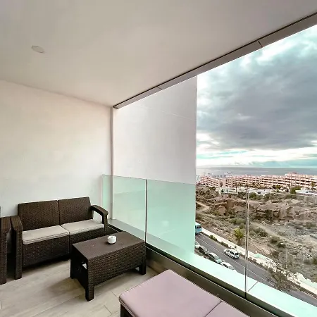 3 Bedroom Ocean Garden Apartment, Heated Pool & Parking Costa Adeje (Tenerife)