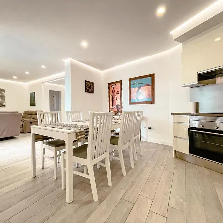 3-bed Flat, Ocean Garden, Heated Pool Parking