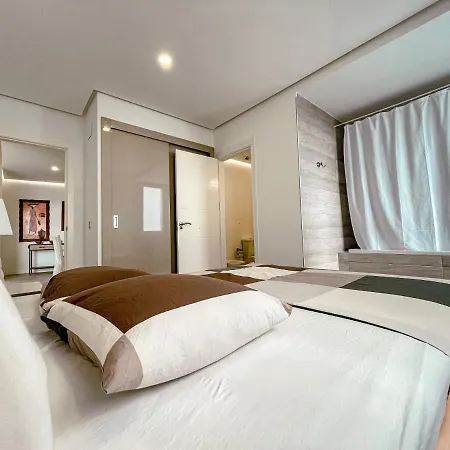 Apartment 3-bed Flat, Ocean Garden, Heated Pool Parking