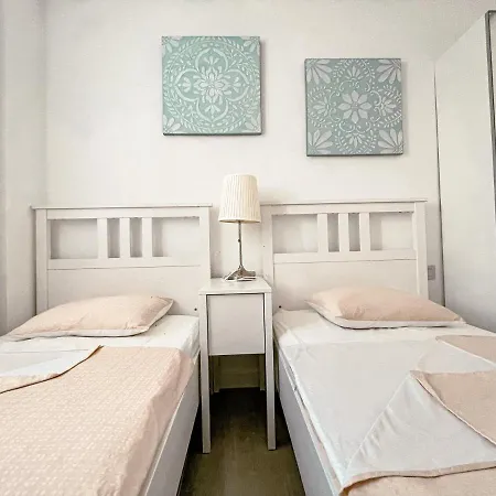 Διαμέρισμα 3 Bedroom Ocean Garden Apartment, Heated Pool & Parking