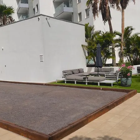 3 Bedroom Ocean Garden Apartment, Heated Pool & Parking, Pp207