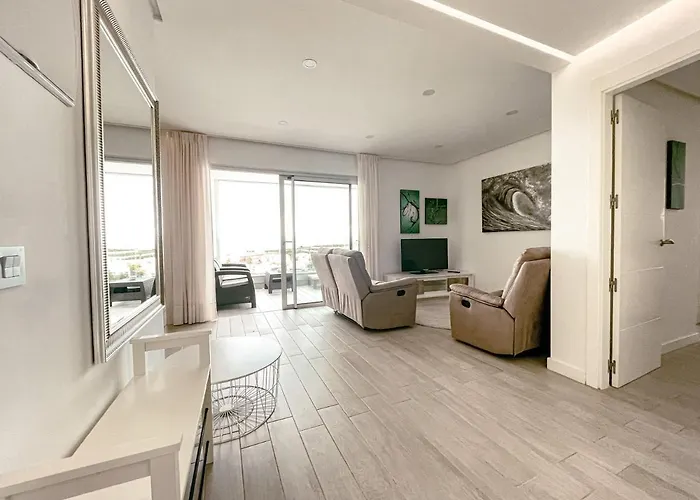 3-bed Flat, Ocean Garden, Heated Pool, Parking, Pp207 Appartamento *