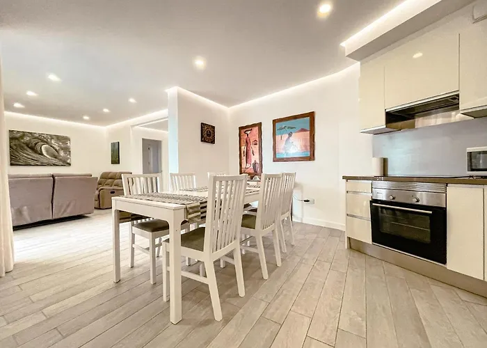 3-bed Flat, Ocean Garden, Heated Pool, Parking, Pp207