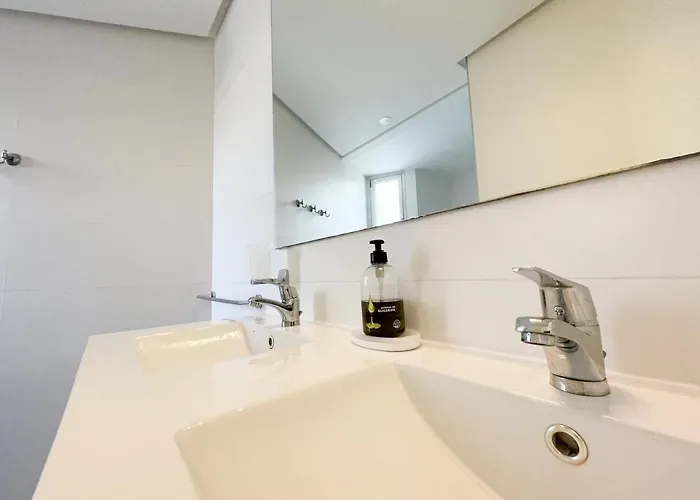 3-bed Flat, Ocean Garden, Heated Pool, Parking, Pp207